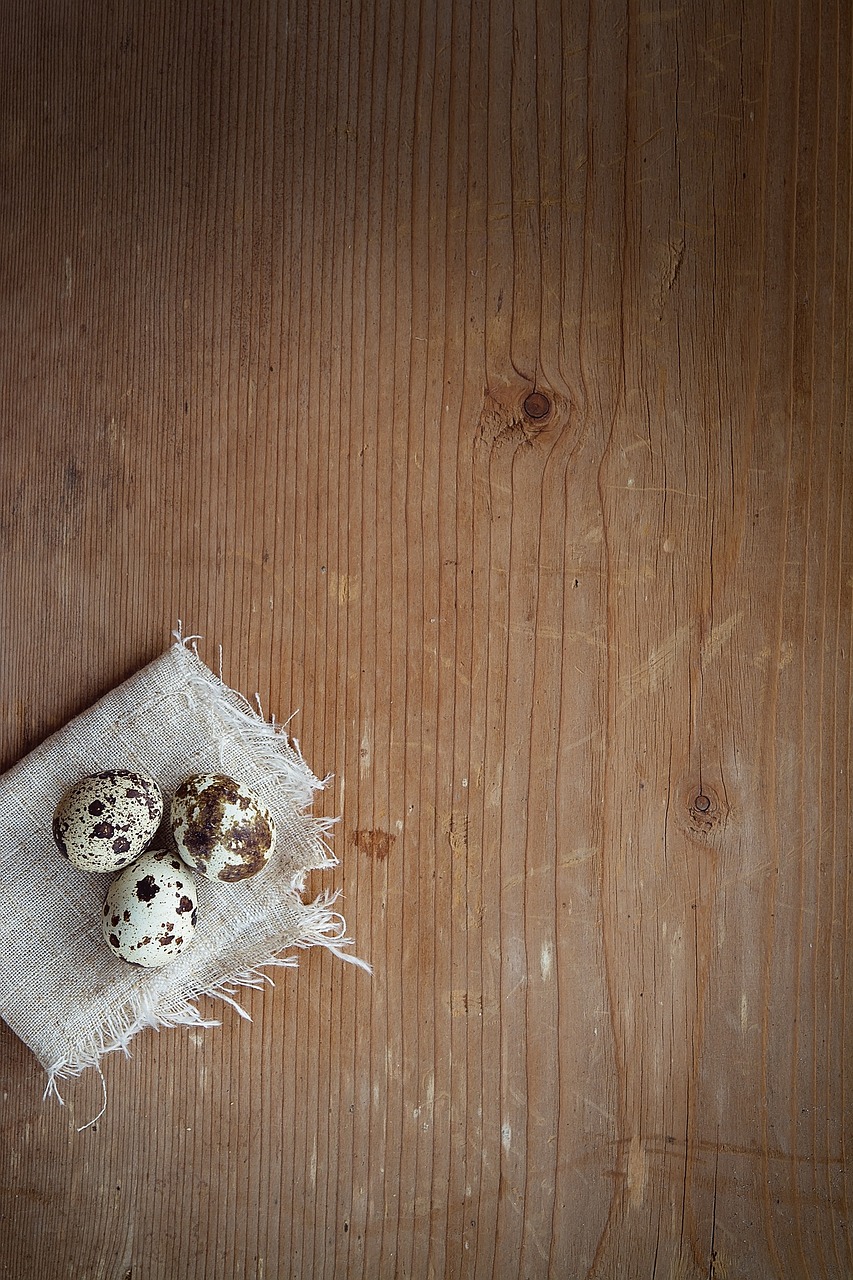 Pledų Kiaušiniai, Kiaušinis, Maži Kiaušiniai, Natūralus Produktas, Mediena, Uždaryti, Teksto Laisvė, Neigiama Erdvė, Velykos, Nemokamos Nuotraukos