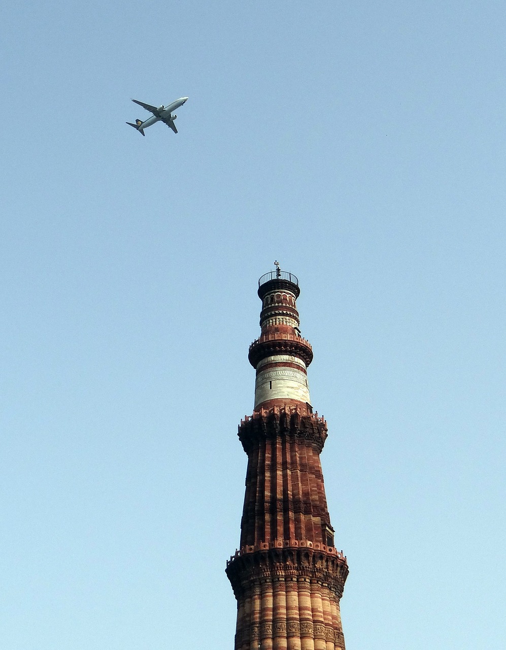 Qutb Minar, Lėktuvas, Qutub Minar, Qutab, Islamo Paminklas, Unesco Pasaulio Paveldo Vieta, Delhi, Paminklas, Mūrinis Mūras, Ramstis