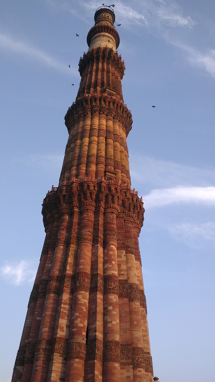 Qutb Minar,  Qutab Minar,  Bokštas,  Plyta,  Naujasis Delis,  Mehrauli,  Delhi,  Istorija,  Vergų Dinastija,  Qutubuddin Aibak