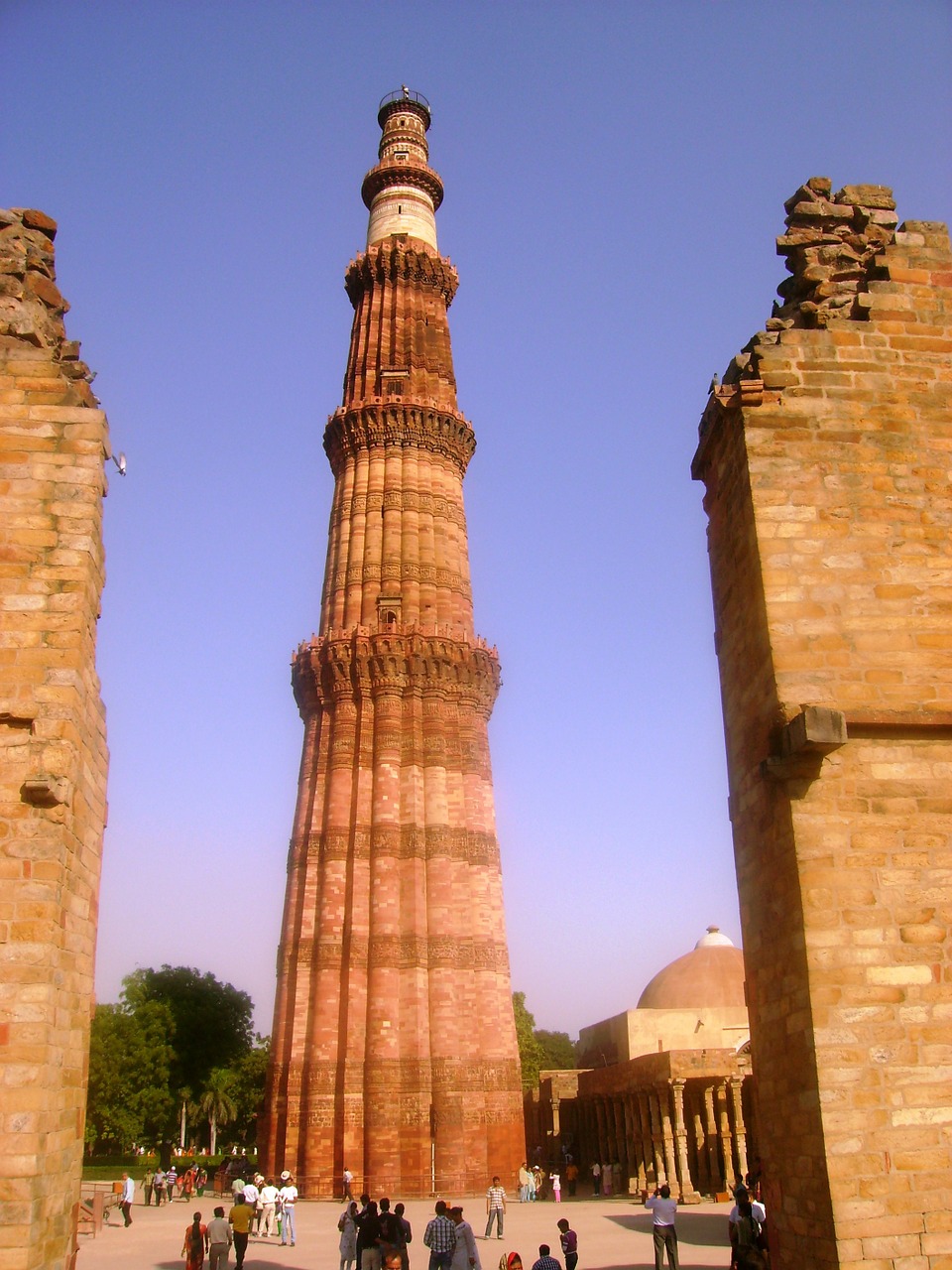 Qutub Minar, Delhi, Indija, Orientyras, Kultūra, Griuvėsiai, Senas, Senovės, Istorija, Istorinis