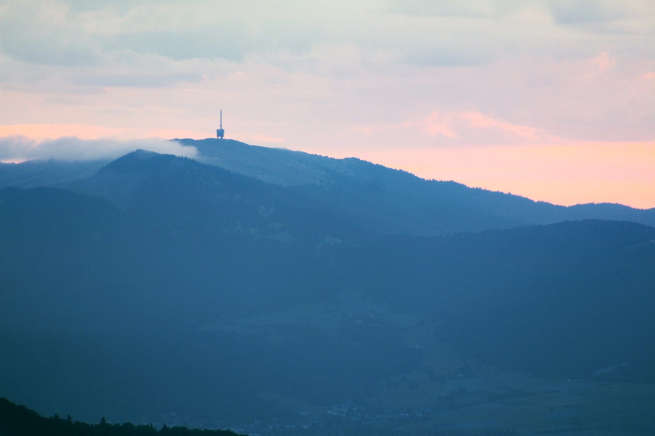 Radijo Bokštas, Kalnai, Rytas, Rūkas, Saulėtekis, Siluetai, Debesys, Tv Bokštas, Stiebas, Kalnas