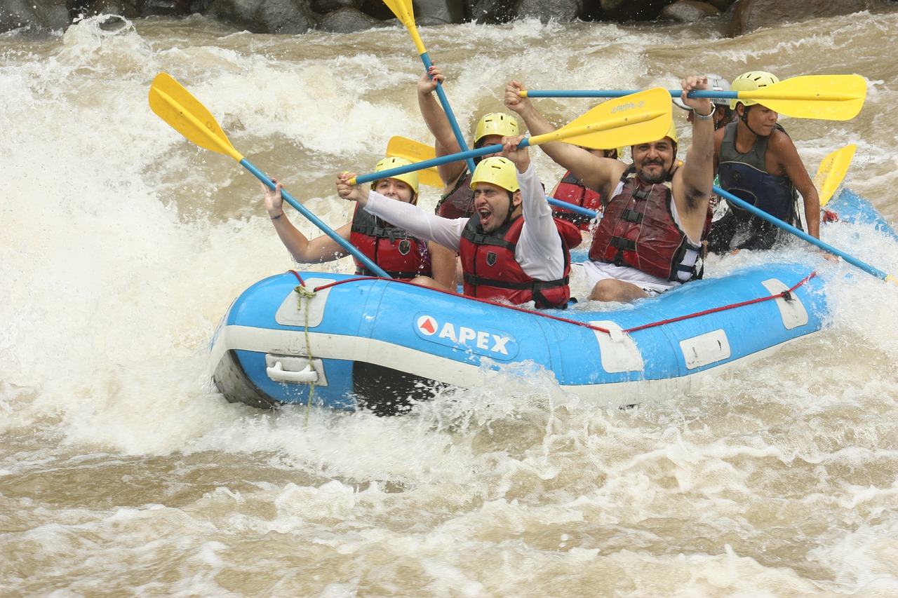 Rafting, Upė, Laimingas, Nuotykis, Vanduo, Valtis, Šalmas, Irklavimas, Purvinas, Gamta