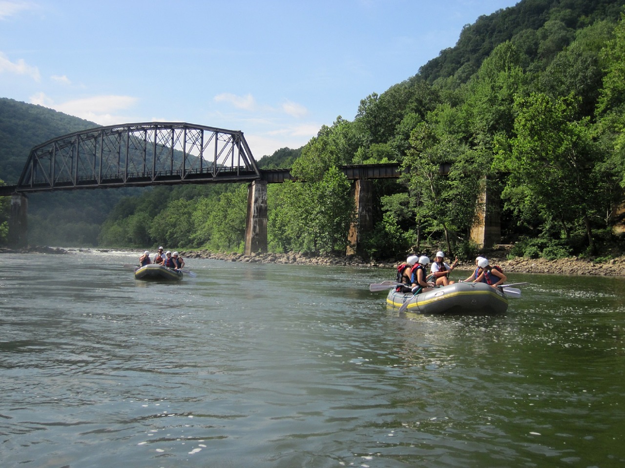 Rafting, Upė, Vanduo, Sportas, Kraštovaizdis, Geležinkelio Tiltas, Plūdė, Irklas, Komandinis Darbas, Dabartinis