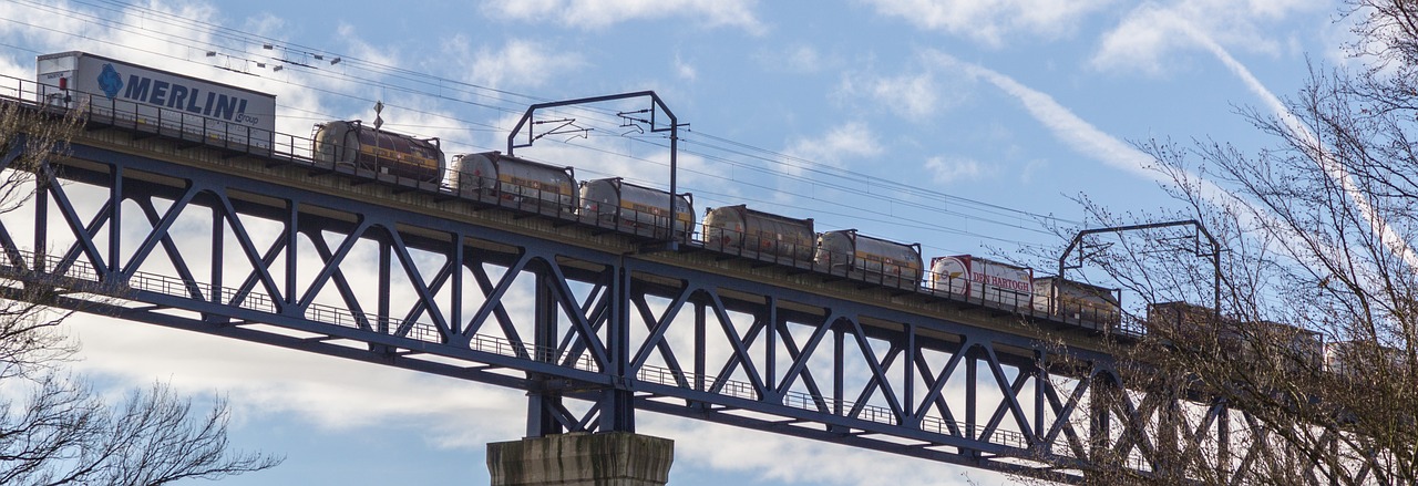 Geležinkelis, Prekinis Traukinys, Tiltas, Geležinkelio Tiltas, Geležinkelių Transportas, Traukinys, Gleise, Transportas, Krovininiai Vagonai, Ekonomika