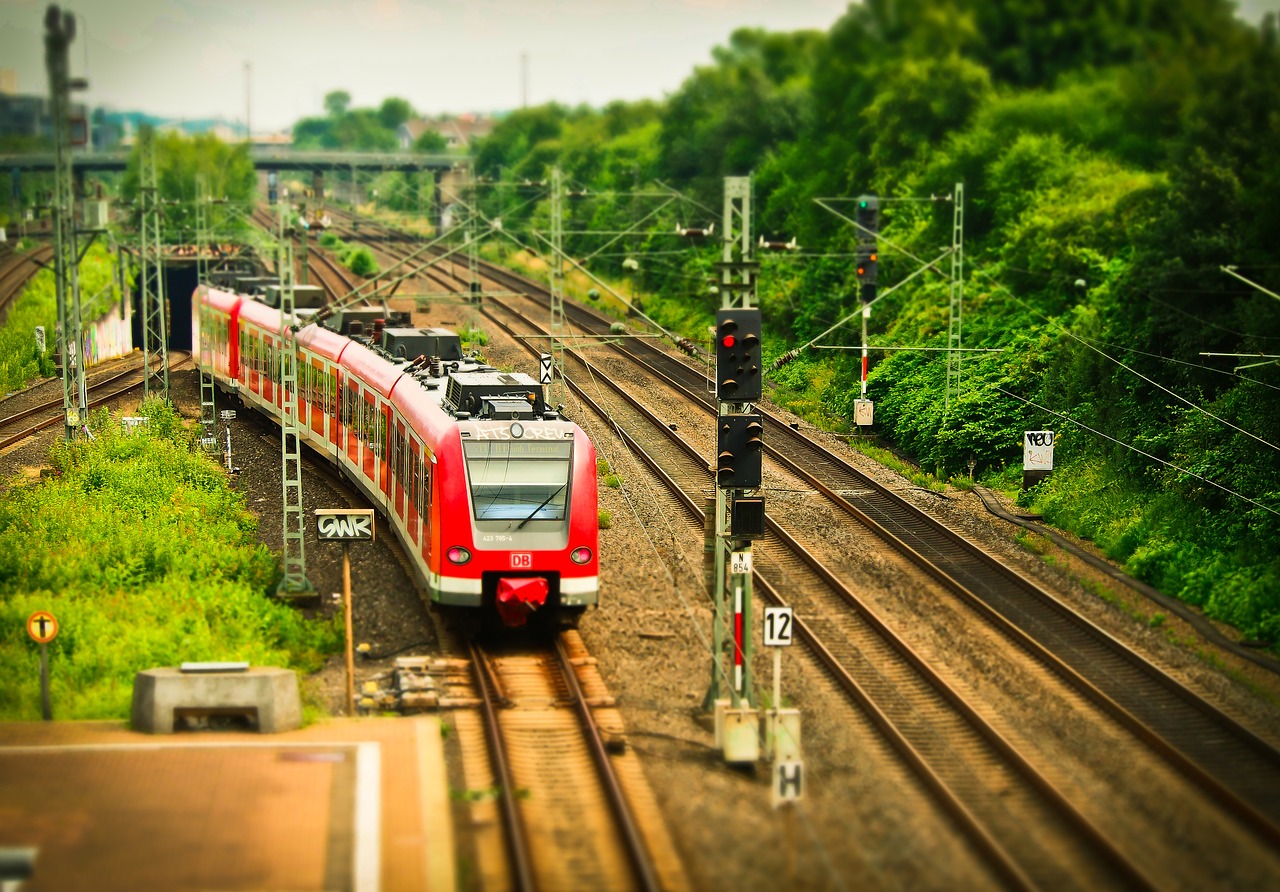 Geležinkelis, Traukinys, Transportas, Atrodė, Geležinkelių Transportas, Zugfahrt, Elektrinis Lokomotyvas, Geležinkeliai, Geležinkelio Bėgiai, Trasa