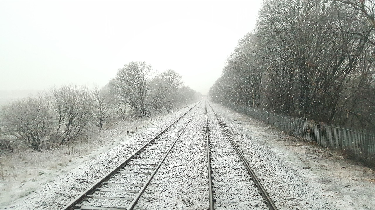 Geležinkelis, Traukinio Bėgiai, Gabenimas, Traukinys, Trasa, Geležinkelis, Transportas, Perspektyva, Sniegas, Žiema