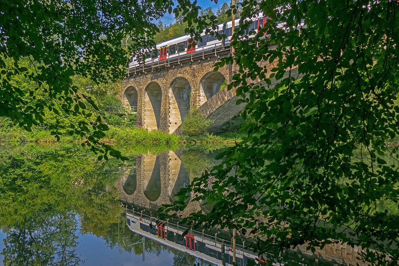 Geležinkelio Tiltas,  Akmens Tiltas,  Traukinys,  Traukinys Kelionės,  Tiltas,  Veidrodinis,  Apvalios Arkos,  Architektūra,  Vanduo, Nemokamos Nuotraukos