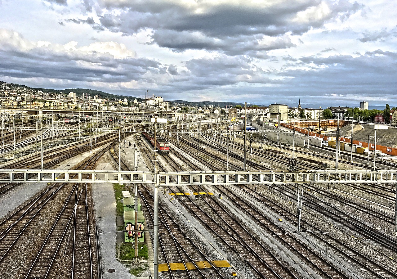 Traukinių Stotis, Traukinys, Šveicarija, Geležinkelis, Geležinkelių Transportas, Traukiniai, Transportas, Platforma, Raudonas Traukinys, Kontaktinis Tinklas