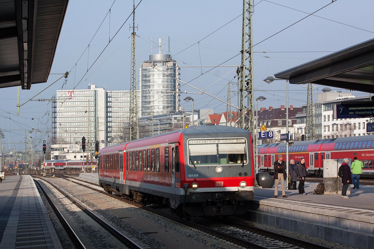 Traukinių Stotis, S Bahn, Raudona, Takelius, Trasa, Platforma, Mobilus, Kelionė, Laukimas, Keliautojai