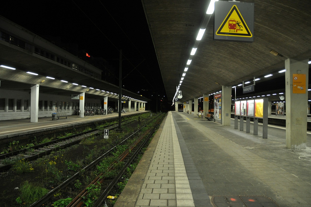 Traukinių Stotis, Tamsi, Heidelbergas, Gleise, Atrodė, Platforma, Apšvietimas, Nemokamos Nuotraukos,  Nemokama Licenzija