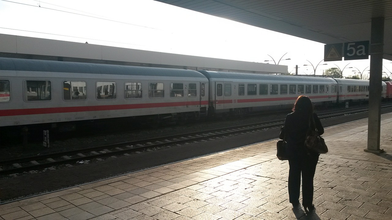 Traukinių Stotis, Kelionė, Moteris, Traukinys, Heidelbergas, Platforma, Atsisveikinimas, Nemokamos Nuotraukos,  Nemokama Licenzija