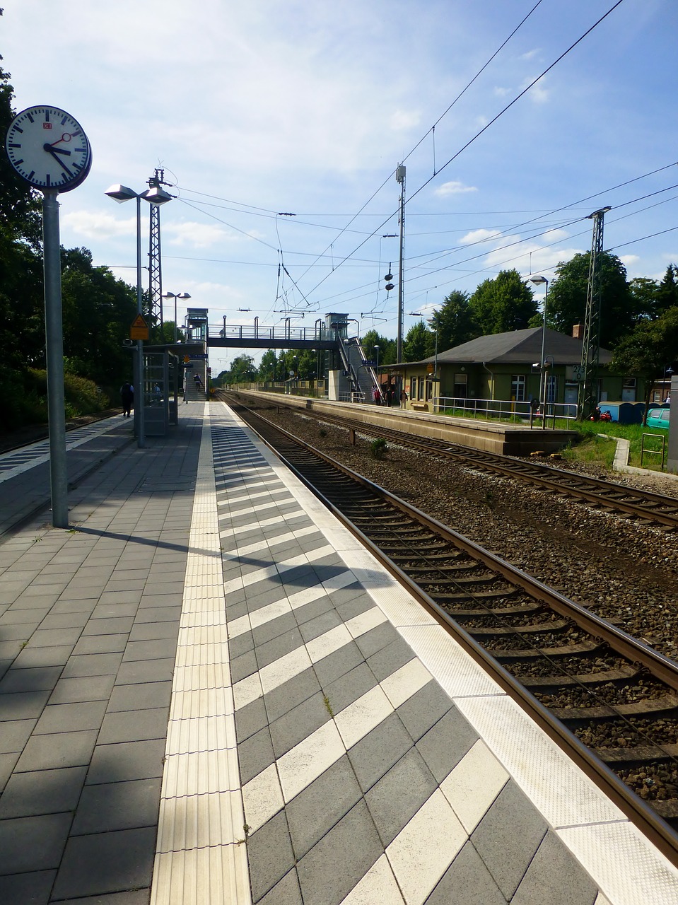 Traukinių Stotis,  Platforma,  Atrodė,  Geležinkelio Bėgiai,  Geležinkelis,  Geležinkelių Transportas,  Gleise,  Transportas,  Vartai,  Atvykimas