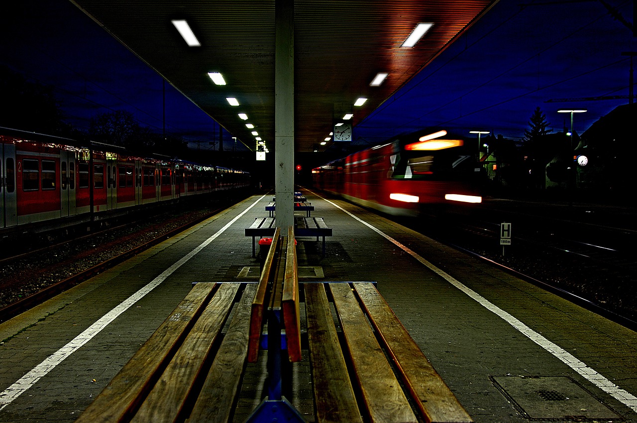 Traukinių Stotis, Naktis, Traukinys, Atvykimas, Atrodė, Vartai, Sbb, Schorndorf, Naktinė Nuotaika, Nemokamos Nuotraukos