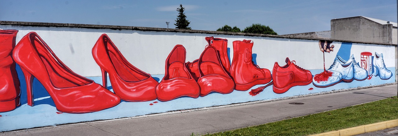 Raudona, Avalynė, Dažai, Balta, Didelis, Gatvė, Menas, Grafiti, Verona, Italy