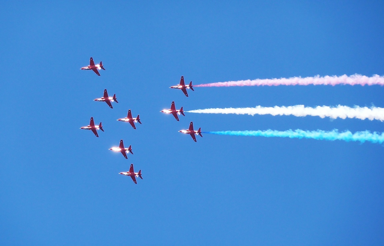 Raudona, Strėlės, Dangus, Oro Šou, Švietimas, Orlaivis, Reaktyvinis, Contrail, Dūmai, Gražus