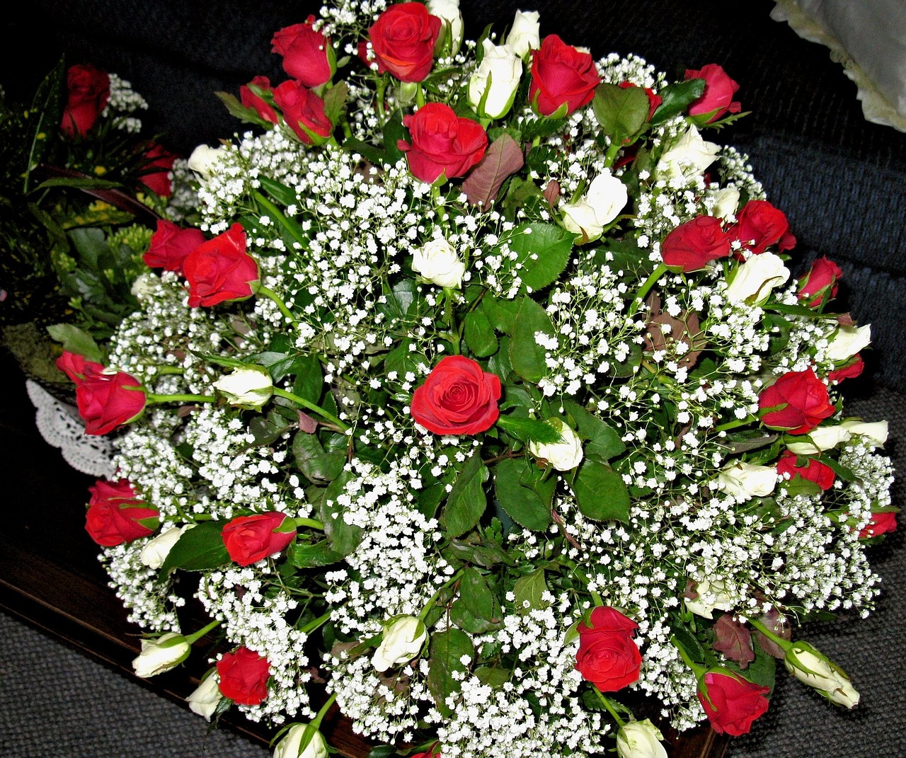 Raudonos Rožės, Baltos Rožės, Kūdikio Kvėpavimas, Puokštė, Gėlės, Nemokamos Nuotraukos,  Nemokama Licenzija