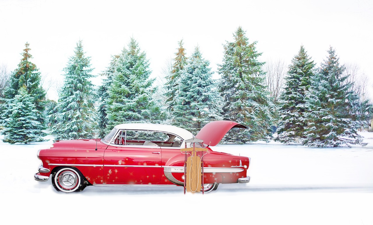 Raudonas Vintage Automobilis, Žiema, Pušys, Raudona Mašina, Sniegas, Kelnės, Automobilis, Raudona, Balta, Vintage