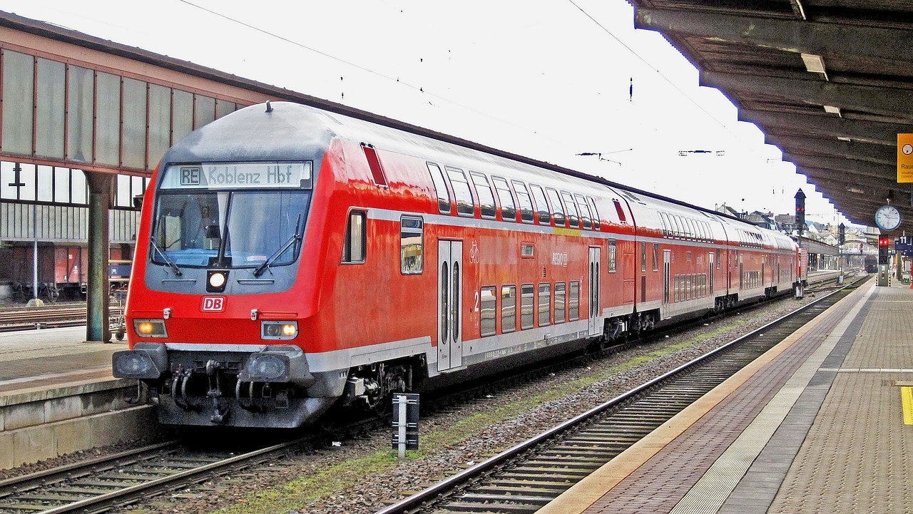 Regioninė-Express,  Doppelstockzug,  Schubzug,  Mokesčio Automobilis,  Elektrinis Lokomotyvas,  Br143,  Hbf,  Centrinė Stotis,  Trier,  Platforma