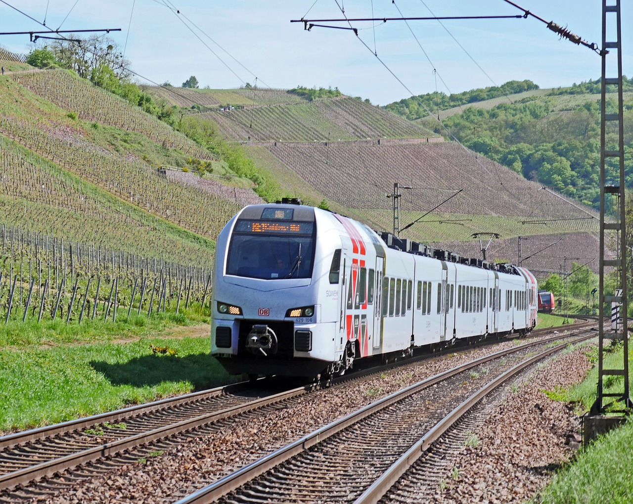 Regioninio Express,  Süvex,  Deutsche Bahn,  Vynuogynai,  Saar Slėnis,  Elektros Daugybinė,  Stadler,  Flirtuok 3,  Br429,  Br 429