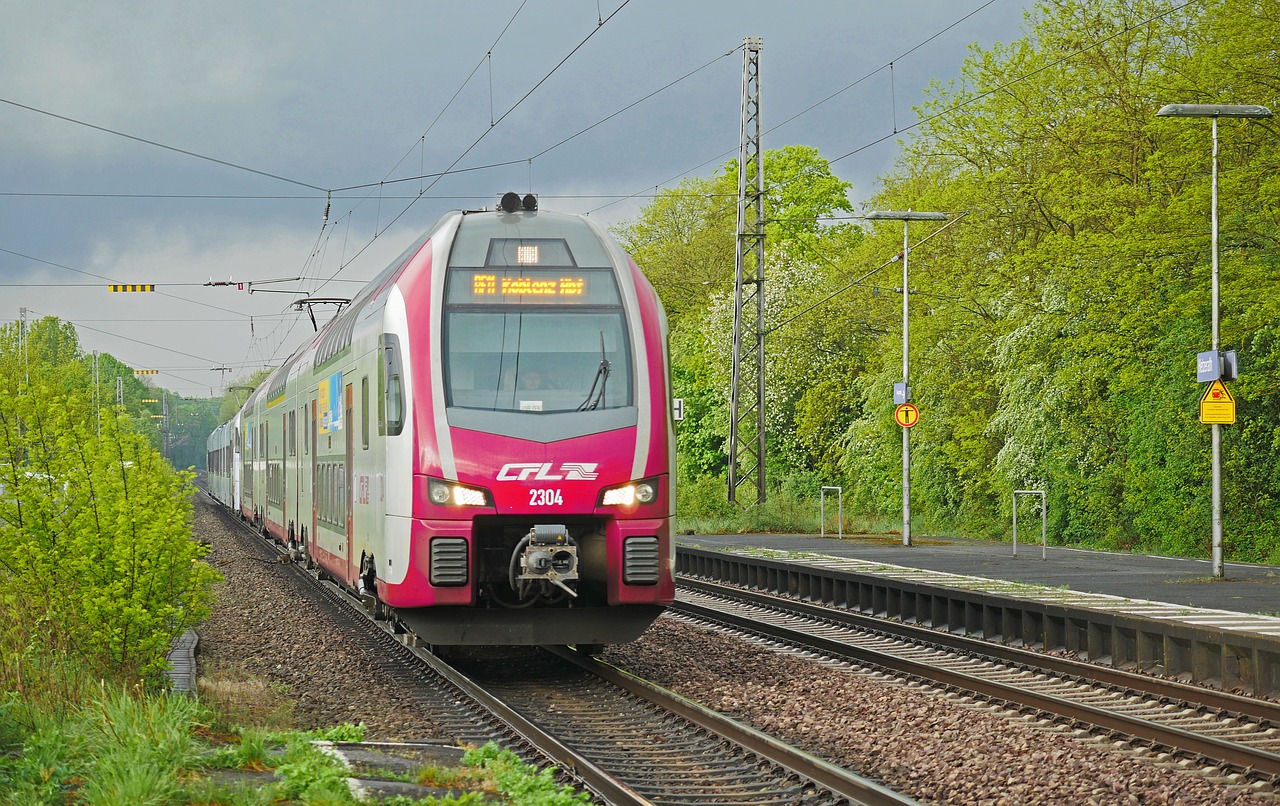 Regioninio Express,  Mozelio Diapazonas,  Gewitterstimmung,  Pavasaris,  Medžių Ūgliai,  Šviežia Žalia,  Traukinių Stotis,  Hetzerath,  Tranzito,  Cfl