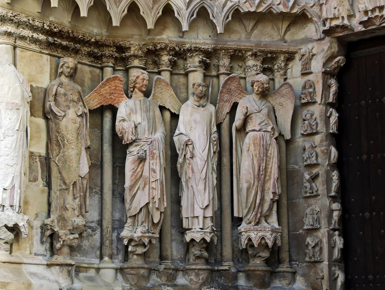 Reimsas, Katedra, Šypsena, Angelai, Prancūzijos Gotikos Architektūra, Portalas, Statulos, Religinis, Garbinimas, Religija
