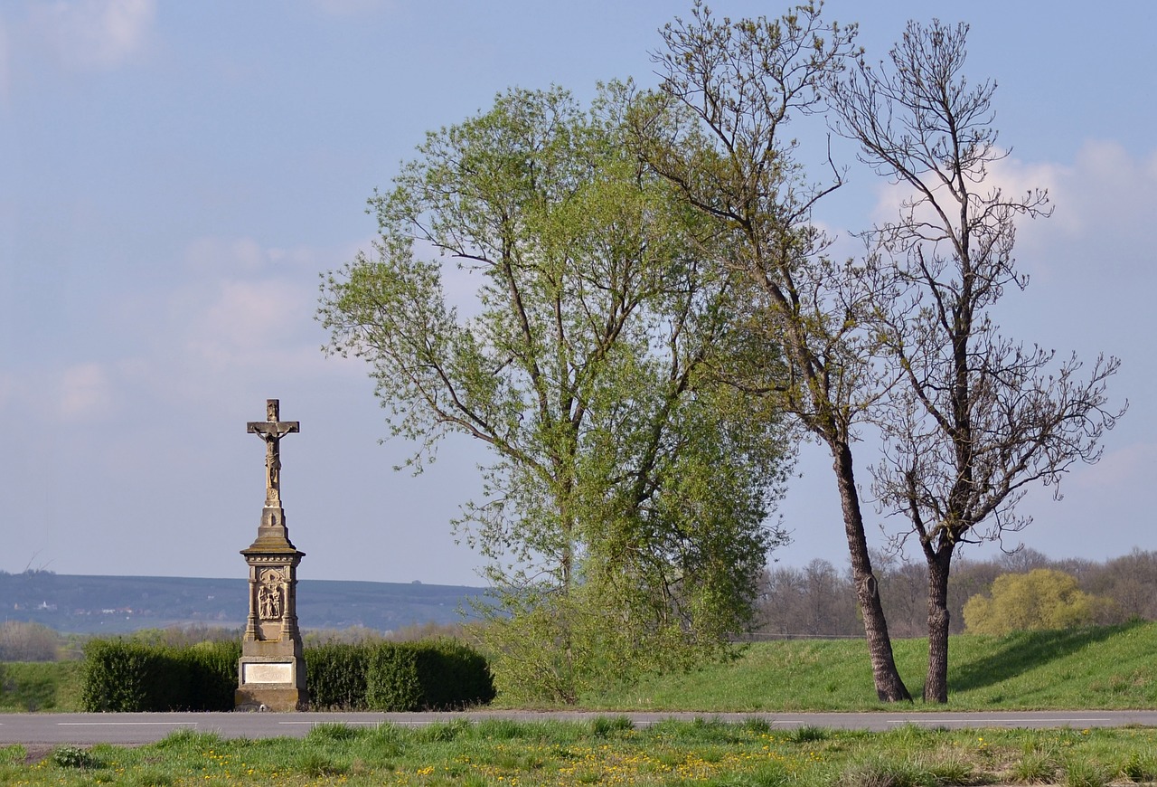 Religija, Kirsti, Krikščionybė, Nukryžiuotas, Paminklas, Simbolis, Statula, Kelias, Medžiai, Nemokamos Nuotraukos