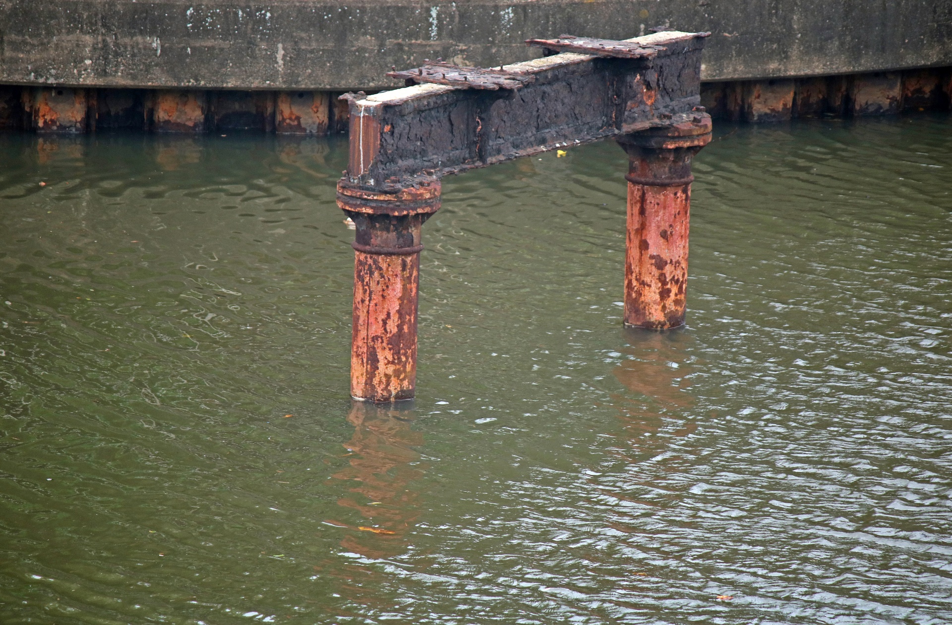 Stulpai,  Metalas,  Rusted,  Raudona,  Vanduo,  Lagūnas,  Pakrantės,  Senas & Nbsp,  Tiltas,  Likutis