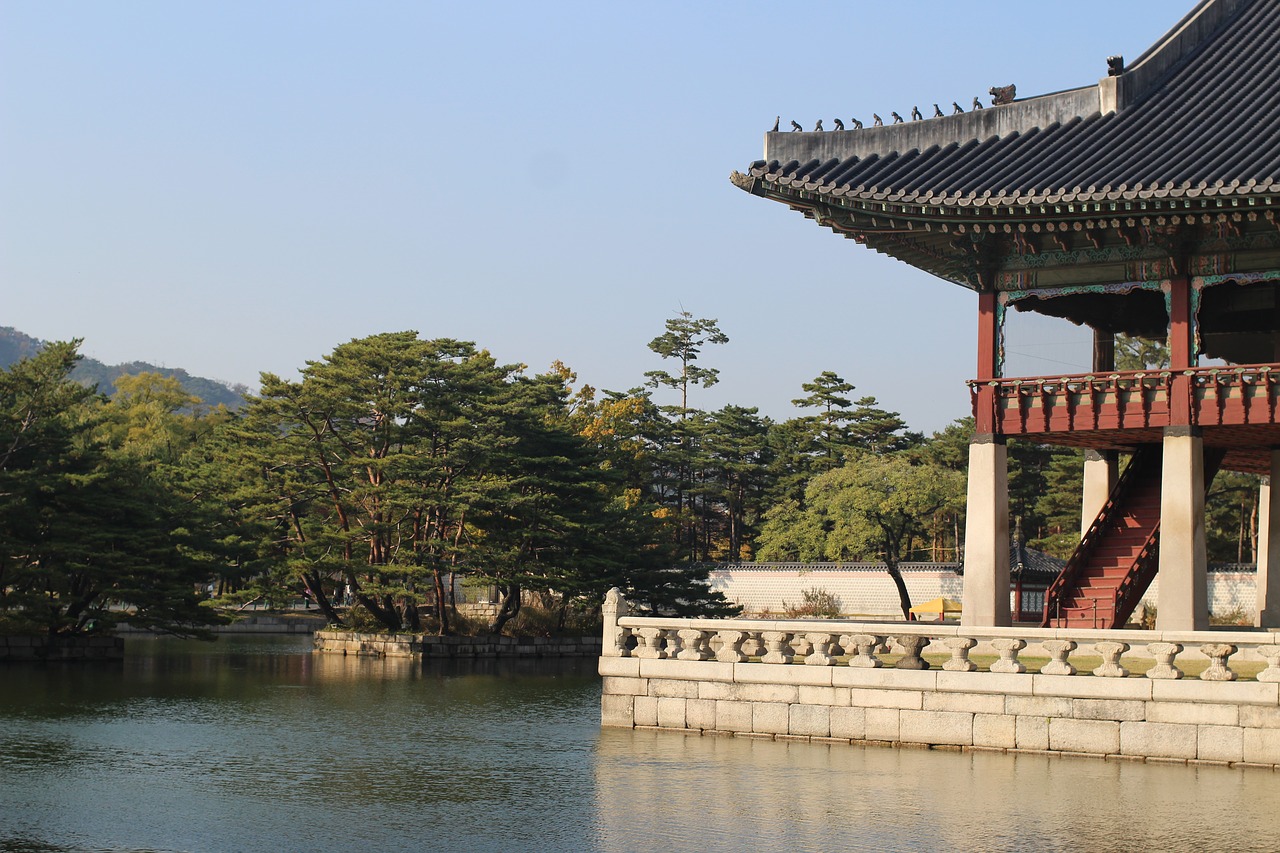Korėjos Respublika, Uždraustasis Miestas, Ruduo, Gyeongbok Rūmai, Insa Dong, Senoji Mokykla, Korėjiečių Kalba, Stogo Čerpė, Mono, Tradiciniai Namai