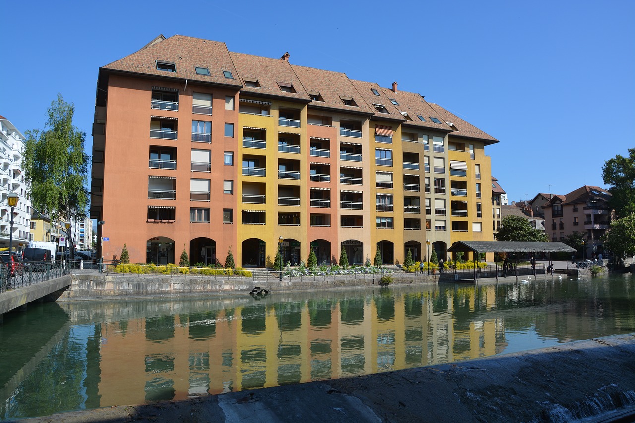 Gyvenamoji Vieta, Pastatas, Šiuolaikiška, Fasadas, Langai, Architektūra, Miestas, Annecy, Šventė, Būstas