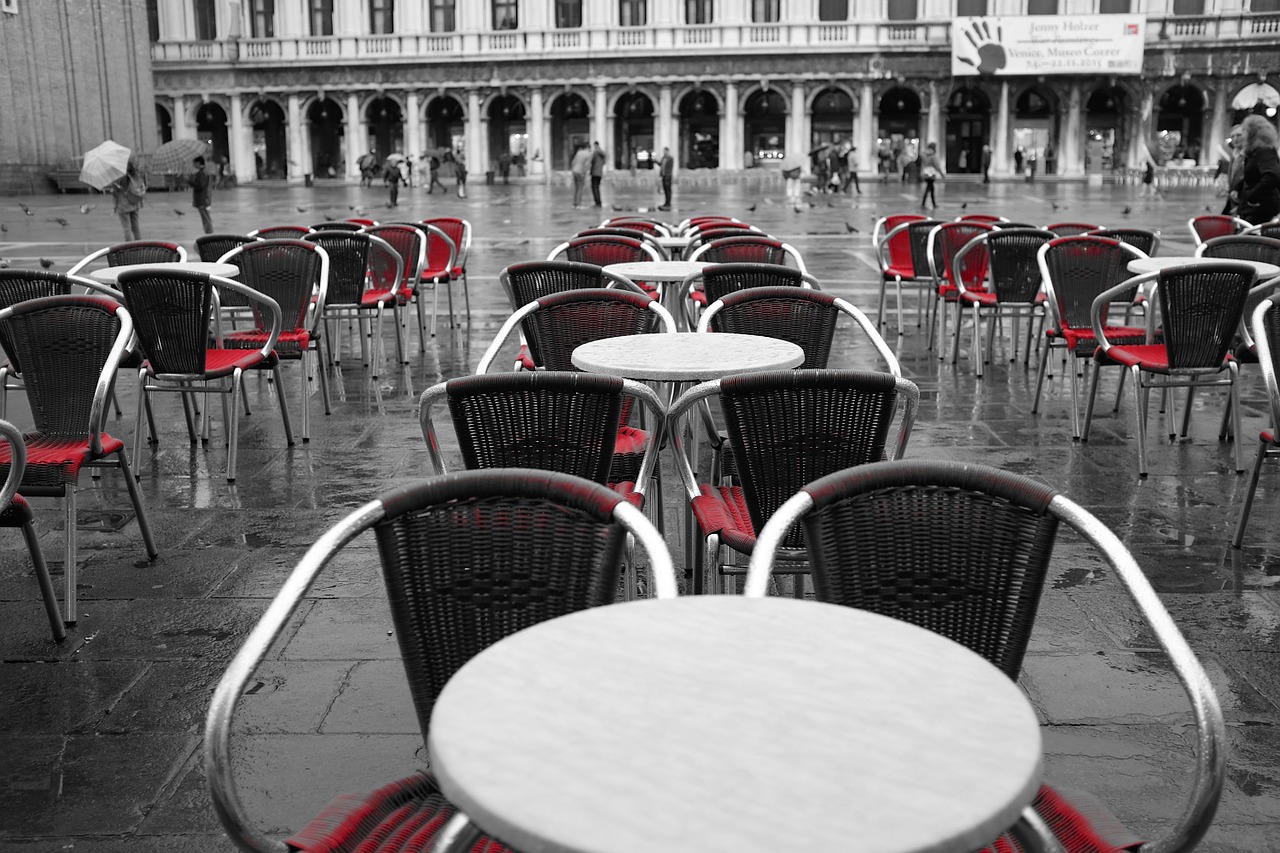 Restoranas, Stalai, Kėdės, Terasa, Terasa, Raudona, Juoda Ir Balta, Piazza San Marco, Venecija, Italy