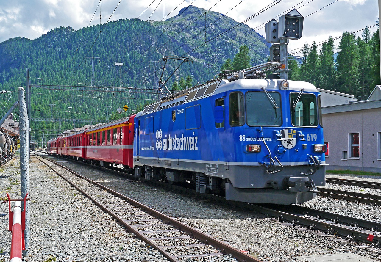 Rhaetian Geležinkeliai, Engadin, Graubünden, Šveicarija, Regioninis Traukinys, Elektrinis Lokomotyvas, Werbelok, Regionas, Alpių, Geležinkelis