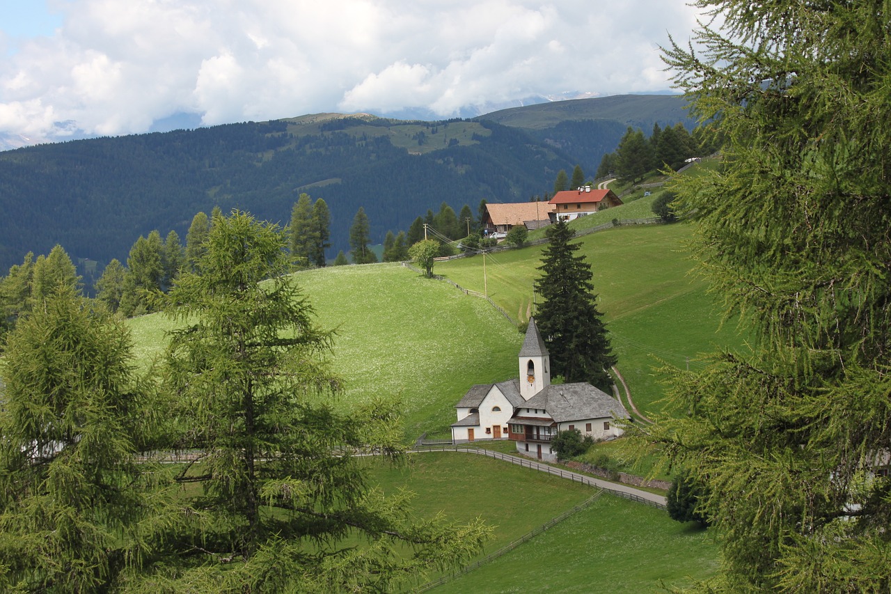 Važiuoja,  Pietų Tirolio,  Kraštovaizdis,  Kalnai,  Dolomitai,  Panorama,  Bažnyčia,  Italija,  Žalias,  Pieva