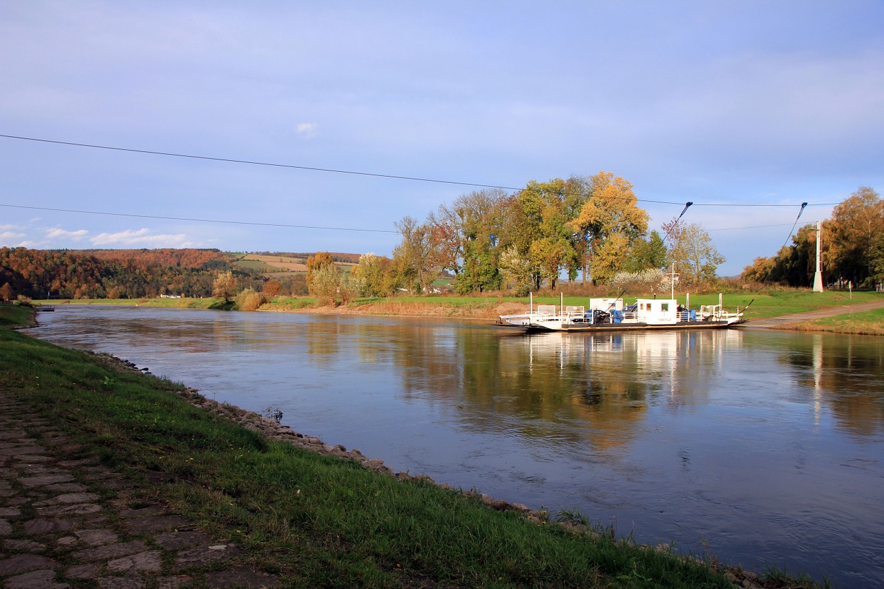 Upė, Vanduo, Vanduo Veikia, Weser, Keltas, Dangus, Kraštovaizdis, Weser Uplands, Nemokamos Nuotraukos,  Nemokama Licenzija