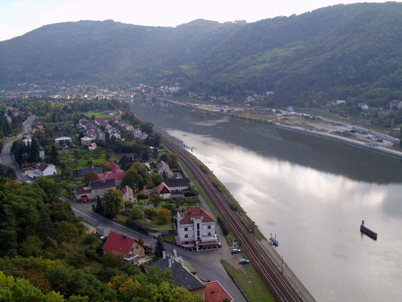 Upė, Elbe, Strekov, Kalnai, Miestas, Namai, Ústí Nad Labem, Čekija, Nemokamos Nuotraukos,  Nemokama Licenzija