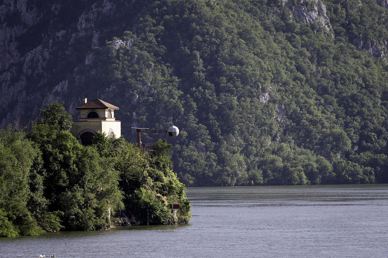 Upė Danube, Geležiniai Vartai, Signalo Bokštas, Uolos, Medžiai, Vanduo, Nemokamos Nuotraukos,  Nemokama Licenzija