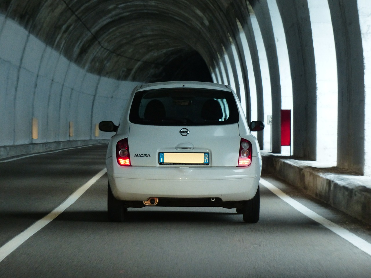 Kelias, Automatinis, Tunelis, Eismas, Vairuoti Automobilį, Nemokamas Pasivažinėjimas, Opel, Opel Micra, Balta, Nemokamos Nuotraukos