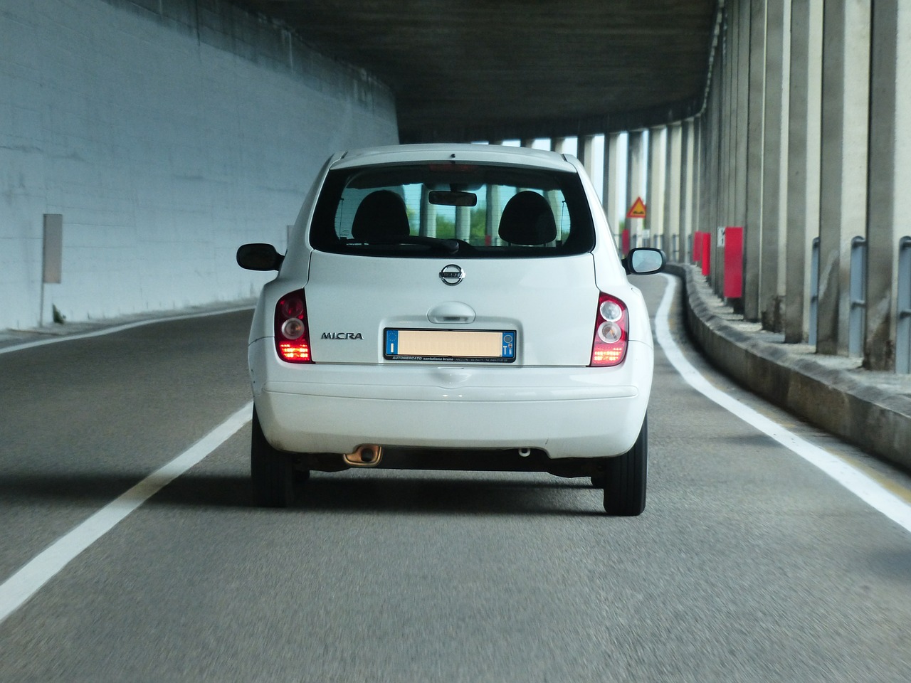 Kelias, Automatinis, Tunelis, Eismas, Vairuoti Automobilį, Nemokamas Pasivažinėjimas, Opel, Opel Micra, Balta, Galinis Veidrodis