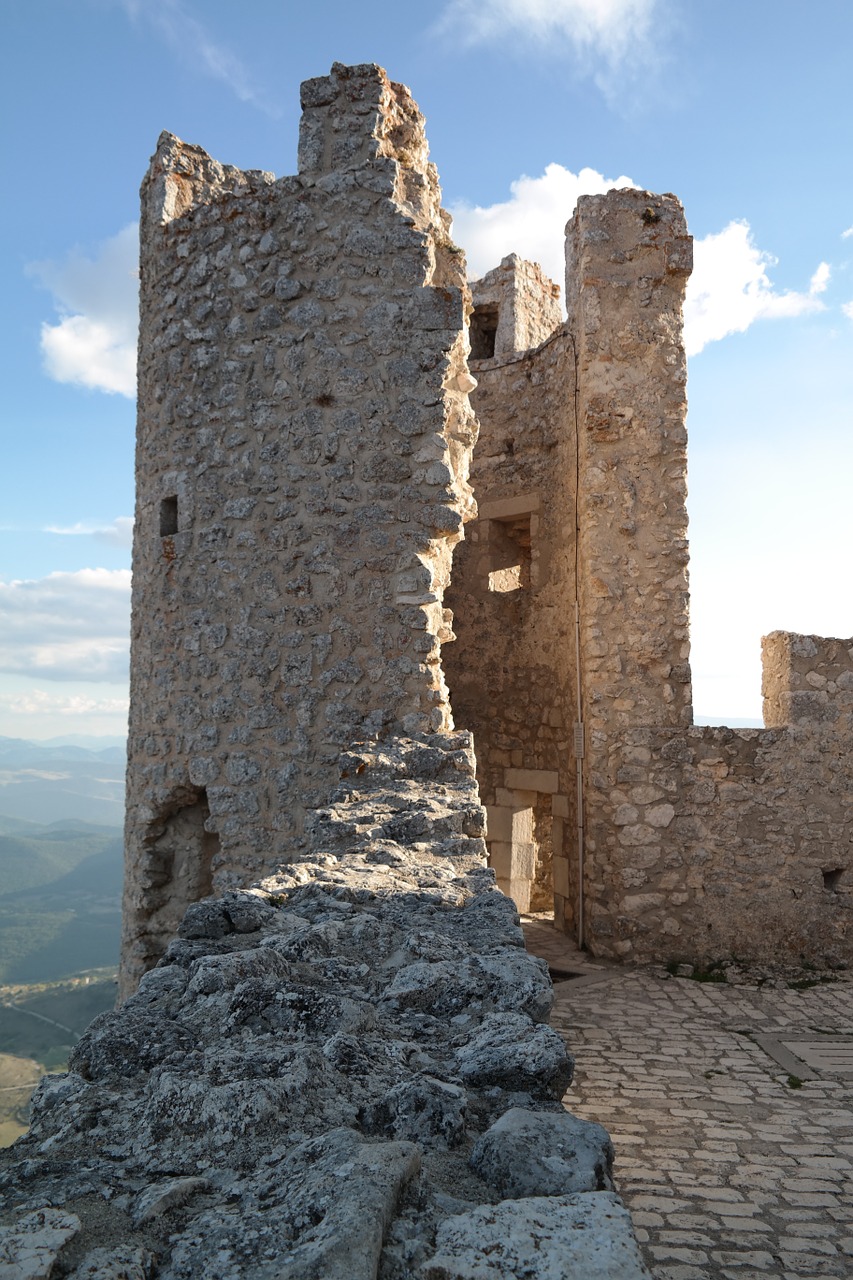 Rocca Calascio, Pilis, Sienos, Abruzzo, Nemokamos Nuotraukos,  Nemokama Licenzija