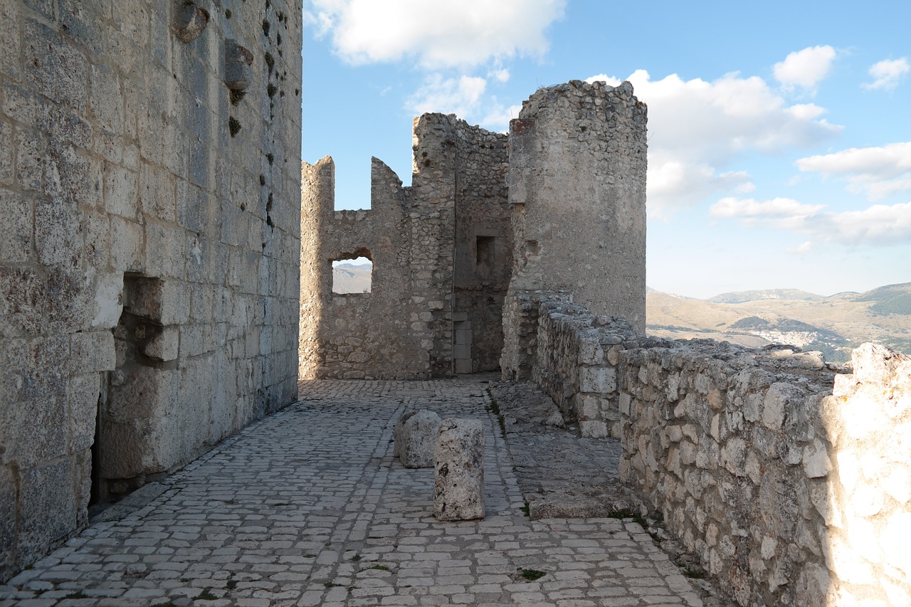 Rocca Calascio, Pilis, Sienos, Abruzzo, Nemokamos Nuotraukos,  Nemokama Licenzija