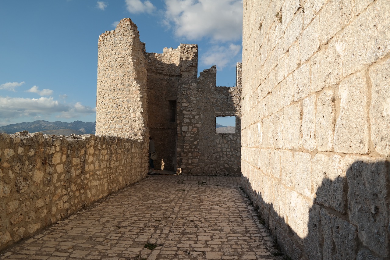 Rocca Calascio, Pilis, Sienos, Abruzzo, Nemokamos Nuotraukos,  Nemokama Licenzija