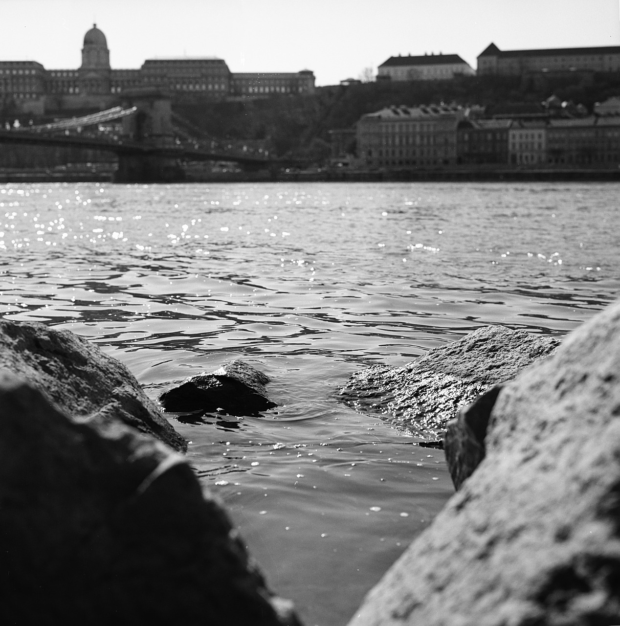Akmenys, Upė, Danube, Putojantis, Vanduo, Gamta, Miesto Panorama, Grynas, Aišku, Nemokamos Nuotraukos