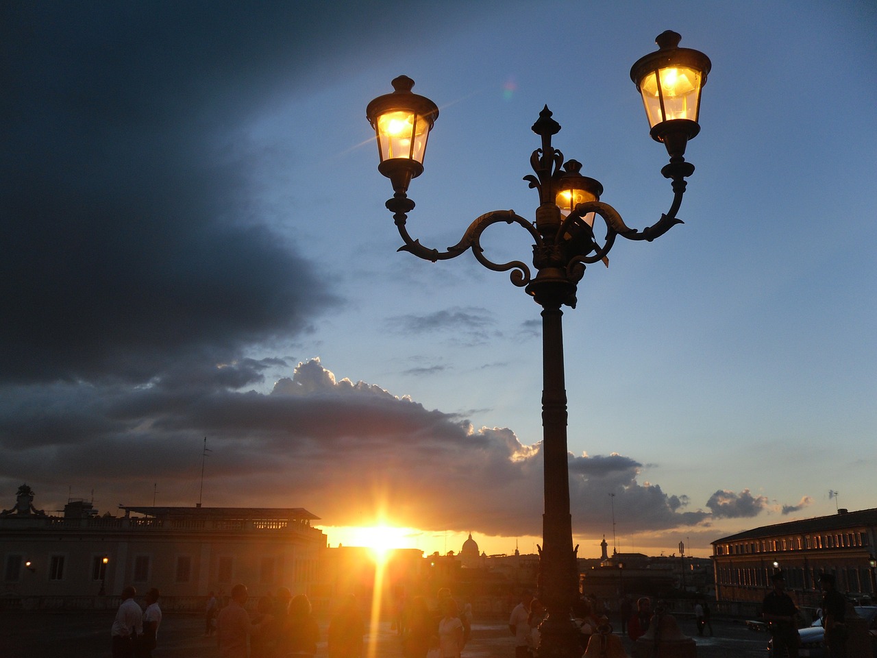 Roma, Italy, Saulėlydis, Dusk, Vakaras, Dangus, Debesys, Gražus, Lempos Stulpas, Žibintai