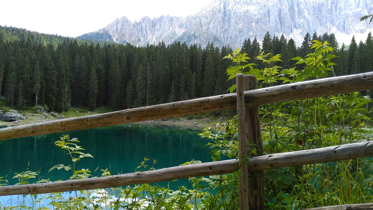 Rožių Sodas, Alpių, Ežeras, Uolos Masyvas, Kalnai, South Tyrol, Dolomitai, Saulė, Italy, Dangus