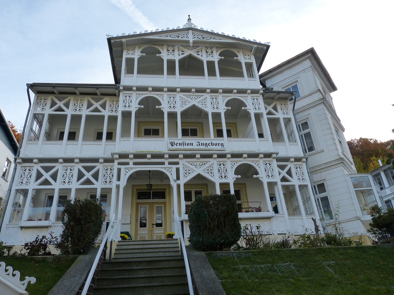 Rügen, Baltijos Jūra, Rügen Sala, Parduoti, Sala, Šventė, Pajūrio Kurortas, Architektūra, Vonios Architektūra, Viešbutis