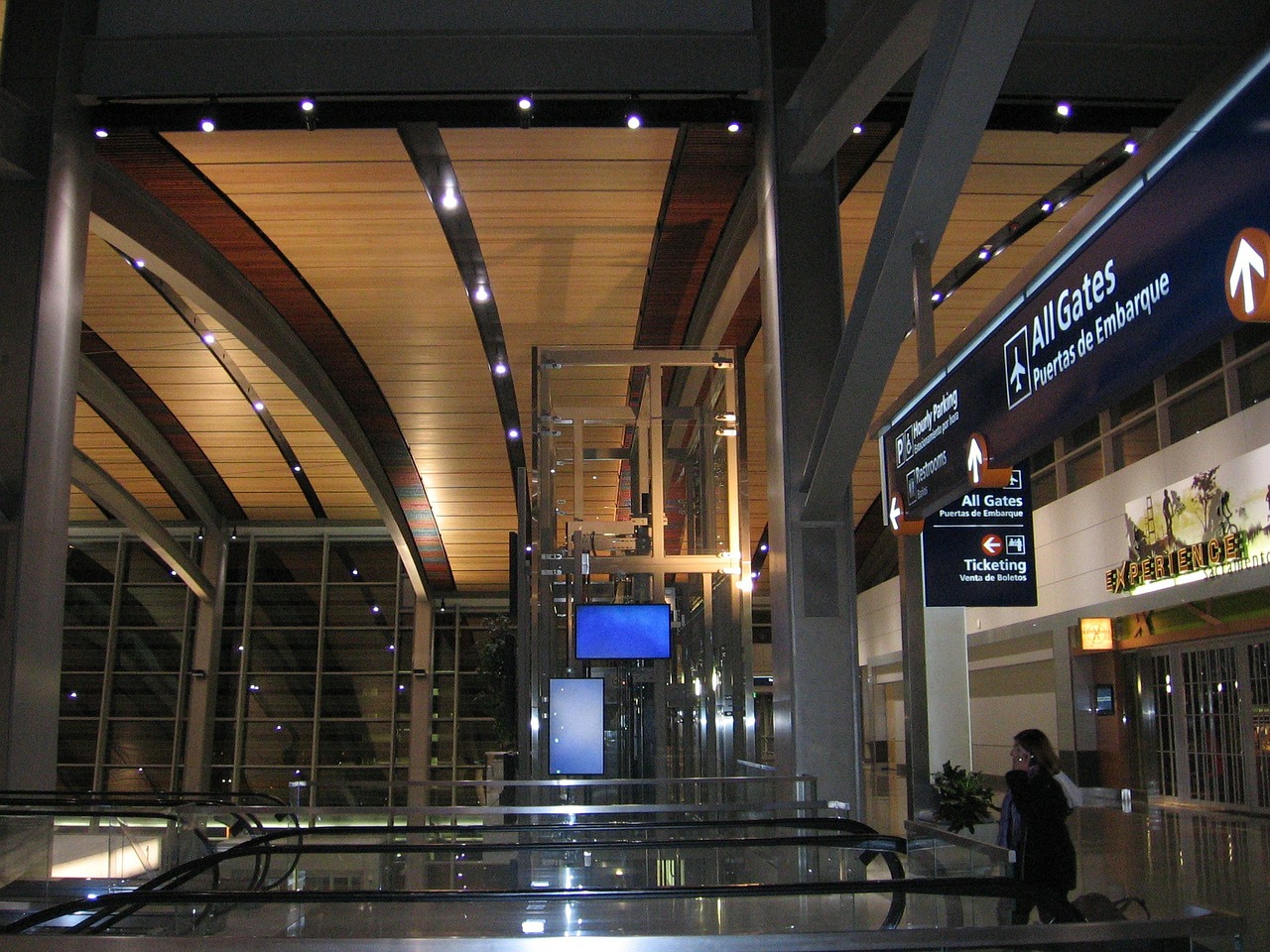 Sacramento Tarptautinis Oro Uostas, Terminalas, Pastatas, Struktūra, Viduje, Interjeras, Žibintai, Apšvietimas, Keleiviai, Vartai