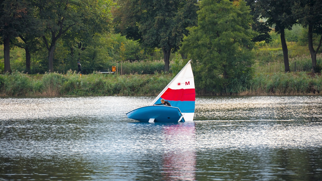 Buriu, Apversti, Ežeras, Burinė Valtis, Vanduo, Vandens Sportas, Boot, Šventė, Buriavimo Mokykla, Jūrininkas