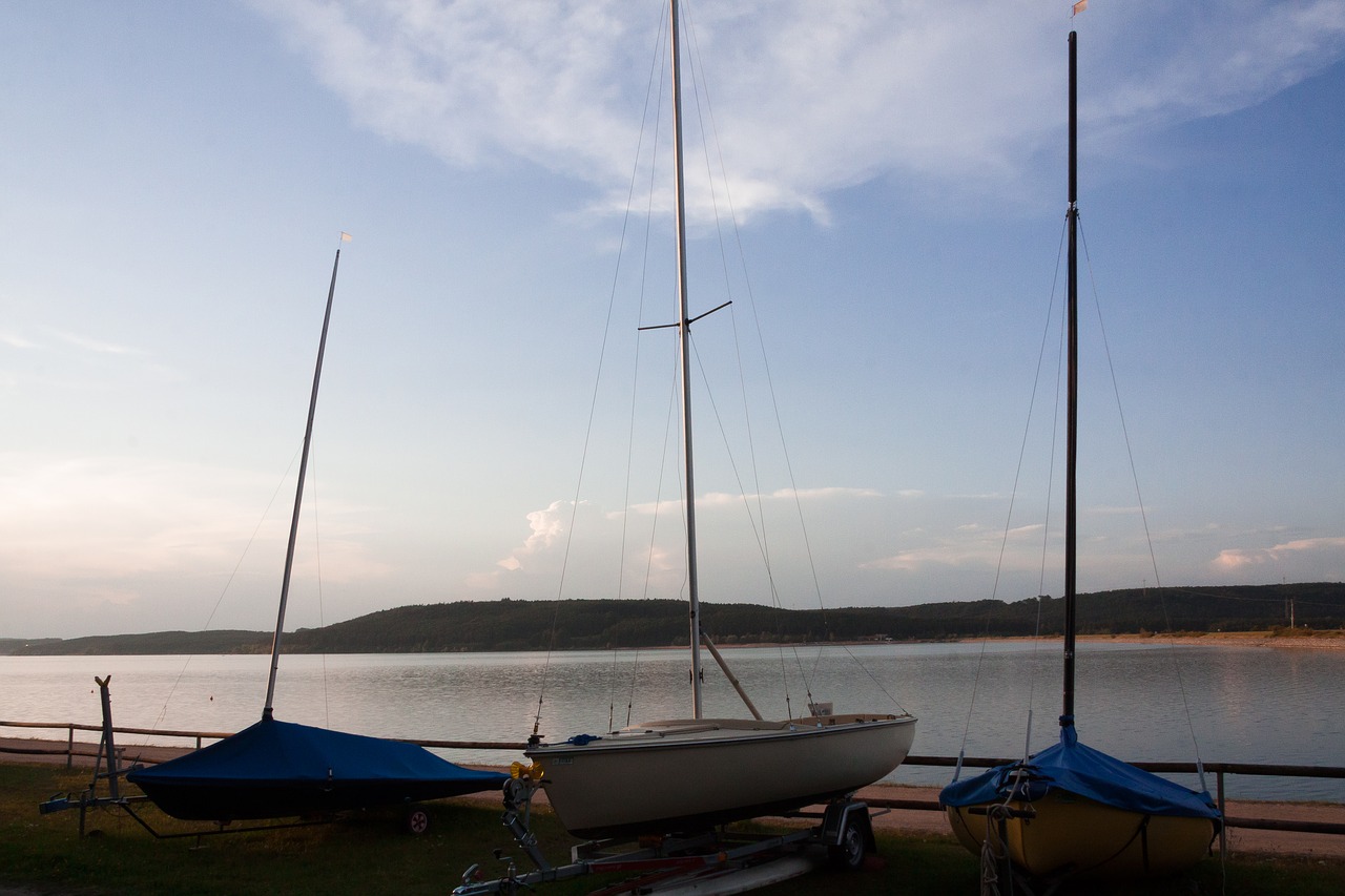 Burinė Valtis, Stiebas, Besileidžianti Saulė, Dangus, Buriavimas, Gamta, Vakarinis Dangus, Atmosfera, Buriu, Vanduo