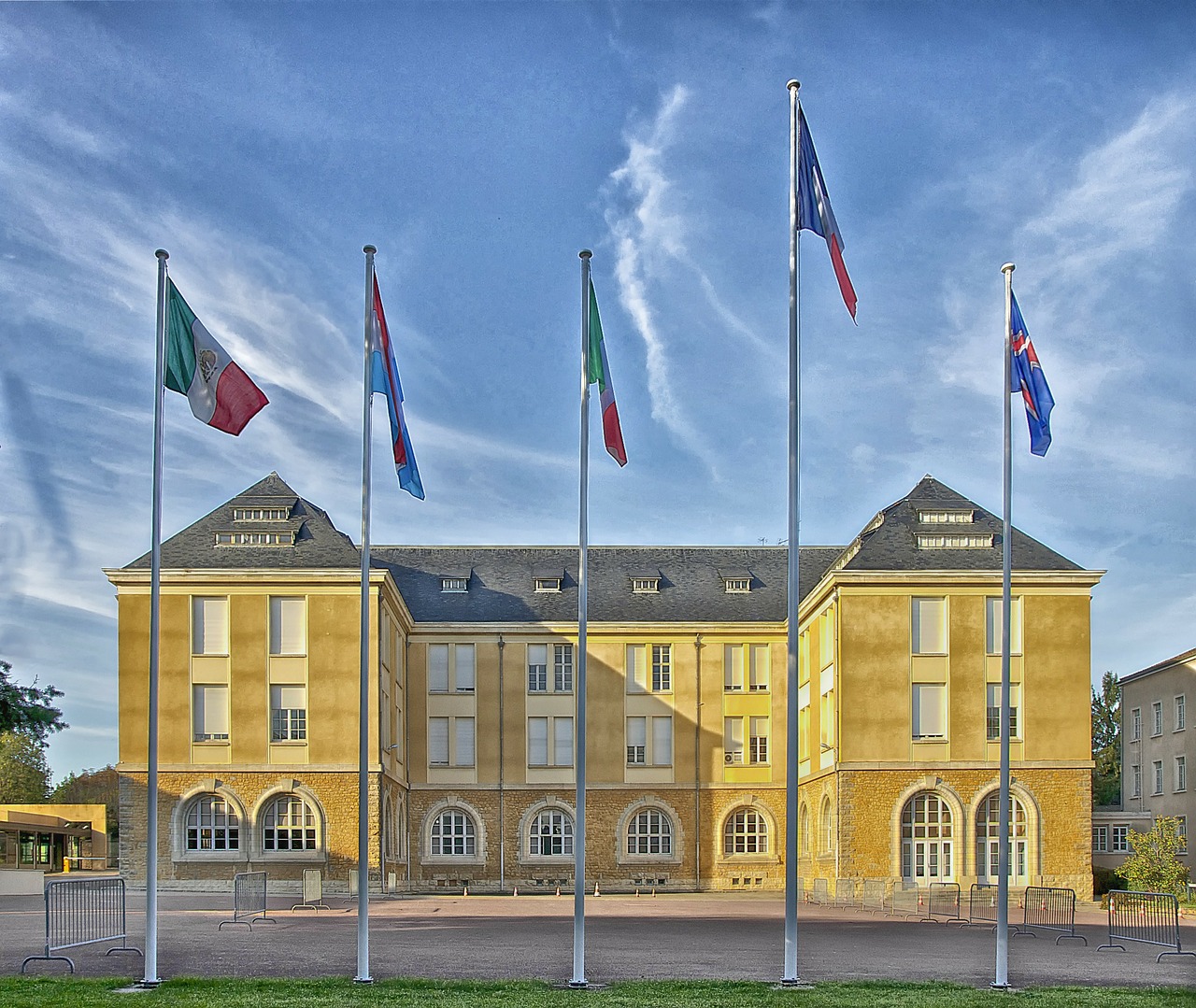 Saint-Cyr-Au-Mont-Dor, France, Nacionalinė Teisėsaugos Akademija, Pastatas, Vyriausybė, Architektūra, Vėliavos, Hdr, Nemokamos Nuotraukos,  Nemokama Licenzija