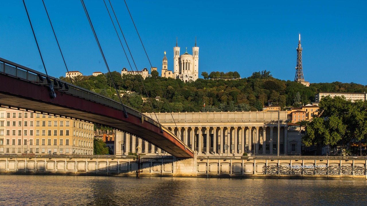 Saint-Jean-Fourvière,  Peržiūrėti,  Lyon,  Saone,  Švartuosis,  Rytą,  Teisingumo Rūmai,  24 Stulpeliai,  Architektūra,  Religija