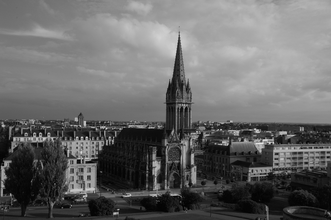 Bažnyčia, France, Normandija, Senas Varpas, Saint-Pierre De Caen Bažnyčia, Panoraminis, Istorinis Paminklas, Debesuota Dangaus, Juoda Ir Balta Nuotrauka, Tamsus Dangus